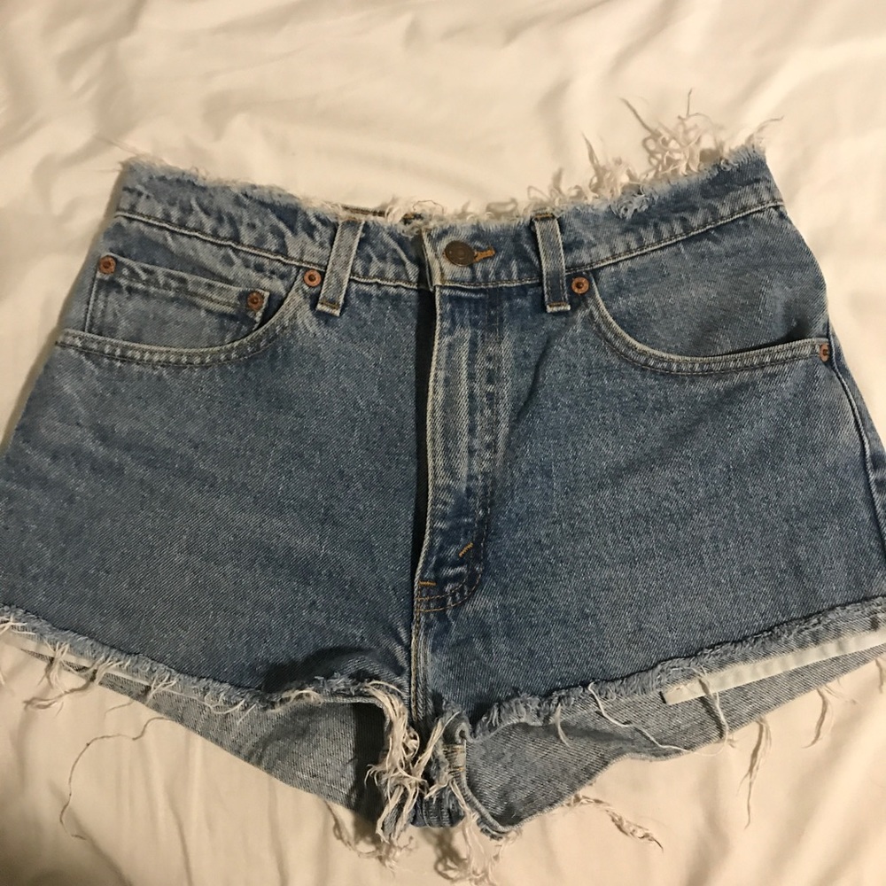 Vintage levi high-wasted cut off shorts
